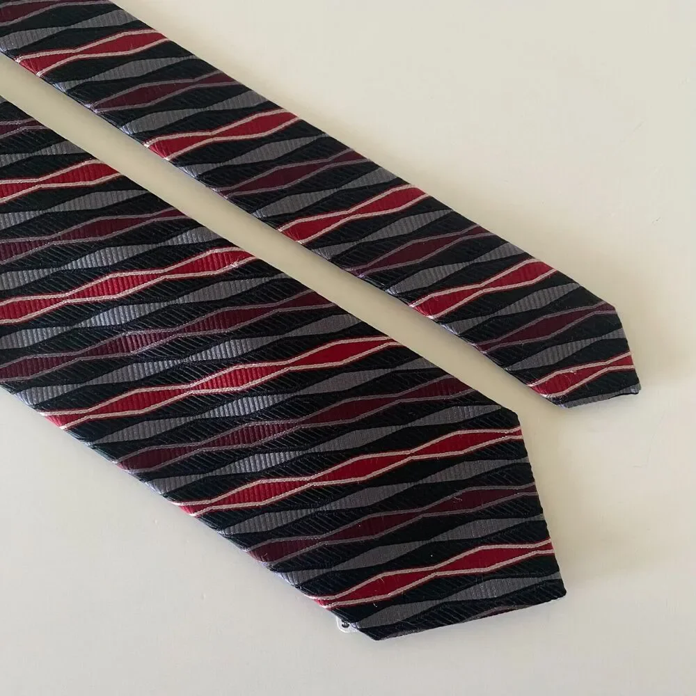 Jos. A. Bank 59” Men’s Tie 100% Silk Made‎ In Italy Red Black Gray Pattern